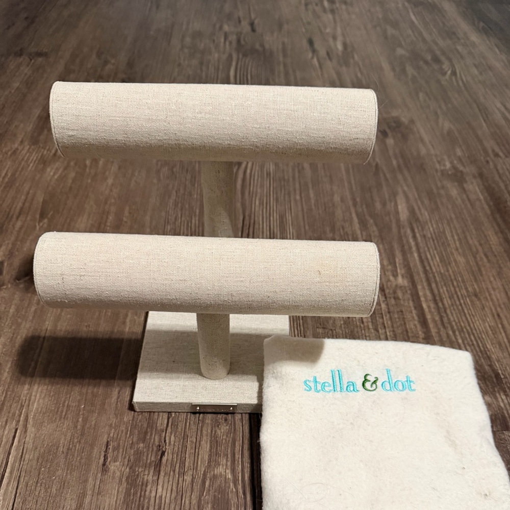 Stella & Dot Cream Jewelry Display Stand